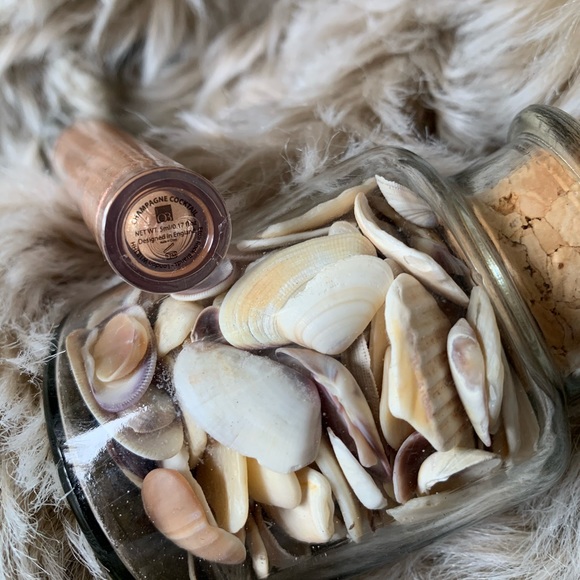 Choose a FREE Lipstick with Purchase! - Picture 7 of 14